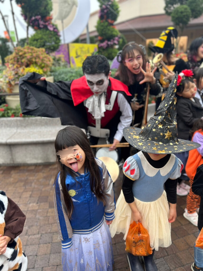 4歳ハロウィン仮装エルサ2